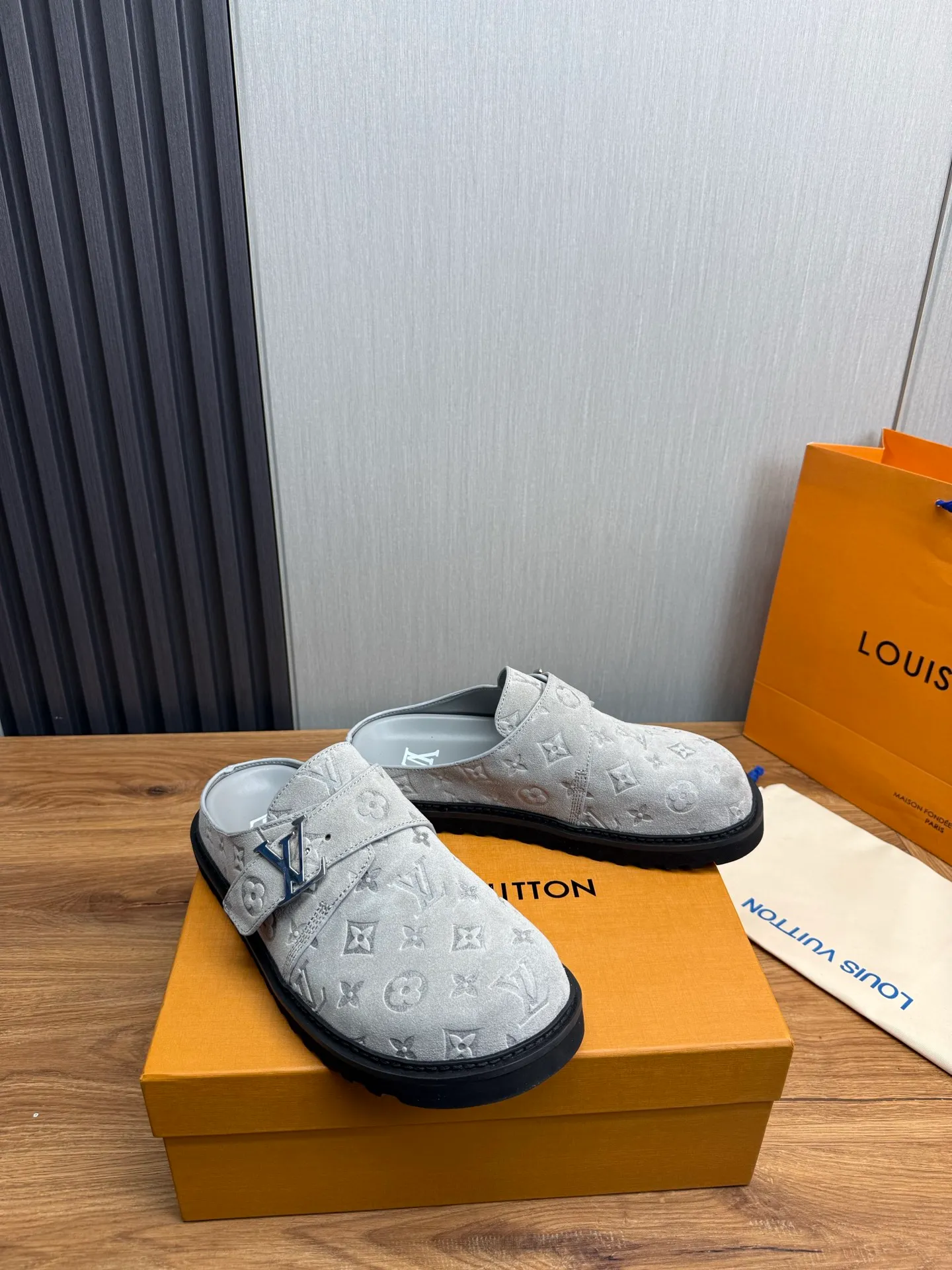Men's men's shoes 460💰 Lv. Popular couple slippers hot sale🩷💚 🩴Official website one to one production 35-45 sizes 45 46 🉑️Customized!